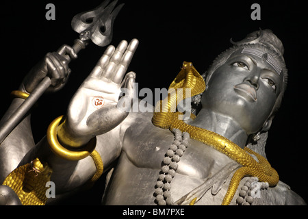 I mondi più grande statua del dio indù, Signore Shiva si trova in Murudeshwara o Murudeshwar in Karnataka, India. Foto Stock