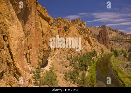 REDMOND, OREGON, Stati Uniti d'America - Crooked River in Smith Rock State Park. Foto Stock