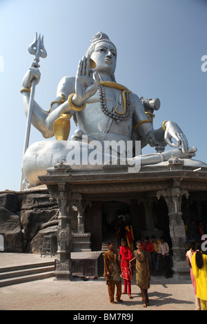 I mondi più grande statua del dio indù, Signore Shiva si trova in Murudeshwara o Murudeshwar in Karnataka, India. Foto Stock