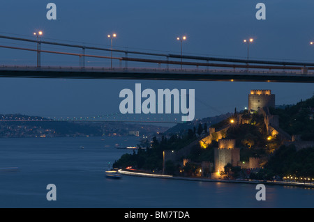 Bosphorus Bridge-Rumelihisar Castle-Fatih Sultan Mehmet Bridge Foto Stock