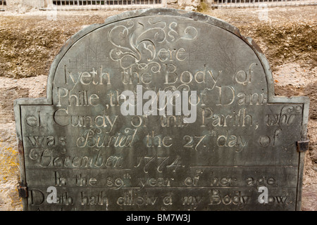 Regno Unito, Cornwall, Launceston, Lewannick sagrato ardesia 1774 grave Foto Stock