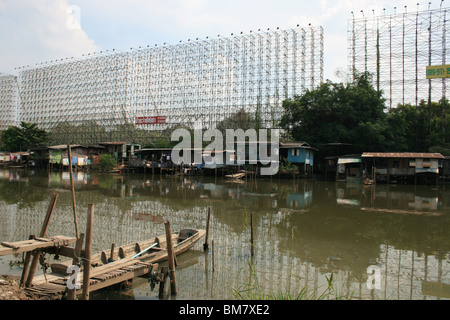 Fiume nella periferia di Bangkok, Tailandia. Foto Stock