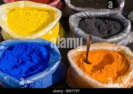 Spezie colorate a marketstand, SSL, Kirghizistan Foto Stock