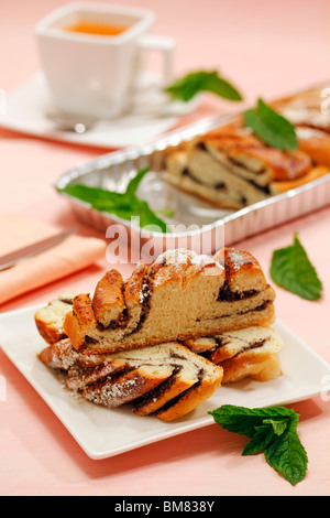 Strudel di cioccolato. Ricetta disponibile. Foto Stock