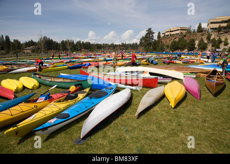 Il Pole-Pedal-paletta evento sportivo che si tiene ogni anno in curva, Oregon, attraggono migliaia di turisti provenienti da ogni parte degli USA Foto Stock