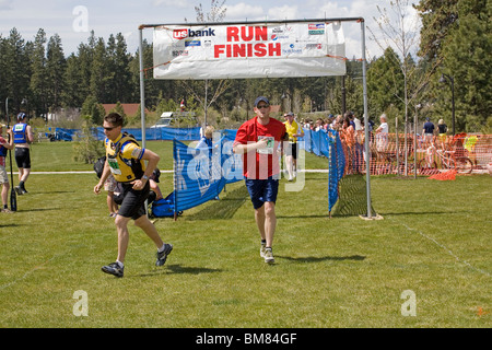 I corridori prendere parte al palo pala pedale evento sportivo svoltosi a Bend, Oregon Foto Stock