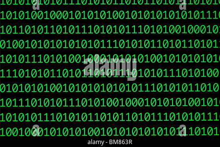 Numeri binari, serie di uno e zeri, nel verde su un nero sul monitor di un computer Foto Stock