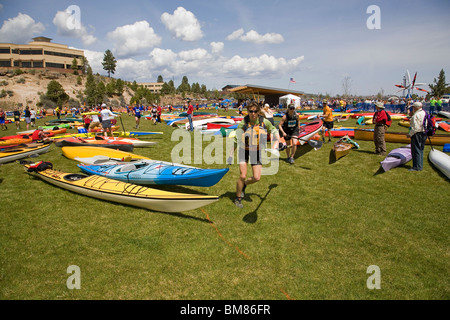 Il Pole-Pedal-paletta evento sportivo che si tiene ogni anno in curva, Oregon, attraggono migliaia di turisti provenienti da ogni parte degli USA Foto Stock