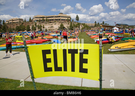 Il Pole-Pedal-paletta evento sportivo che si tiene ogni anno in curva, Oregon, attraggono migliaia di turisti provenienti da ogni parte degli USA Foto Stock