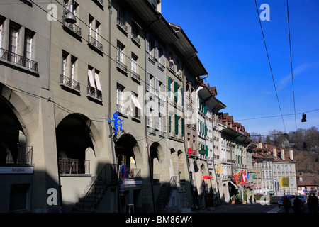 Gli edifici storici di Kramgasse su un sito patrimonio mondiale dell'UNESCO a Berna la città capitale della Svizzera Oberland county Foto Stock