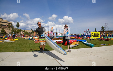 Il Pole-Pedal-paletta evento sportivo che si tiene ogni anno in curva, Oregon, attraggono migliaia di turisti provenienti da ogni parte degli USA Foto Stock