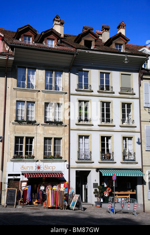 Gli edifici storici di Kramgasse su un sito patrimonio mondiale dell'UNESCO a Berna la città capitale della Svizzera Oberland county Foto Stock