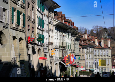 Gli edifici storici di Kramgasse su un sito patrimonio mondiale dell'UNESCO a Berna la città capitale della Svizzera Oberland county Foto Stock