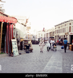 Una vista di Souq Waqif a Doha, in Qatar, nel pomeriggio. Foto Stock