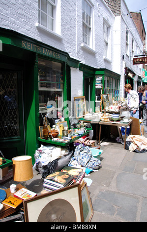 Negozi di antiquariato, pallone a piedi, Hampstead, London Borough of Camden, London, England, Regno Unito Foto Stock