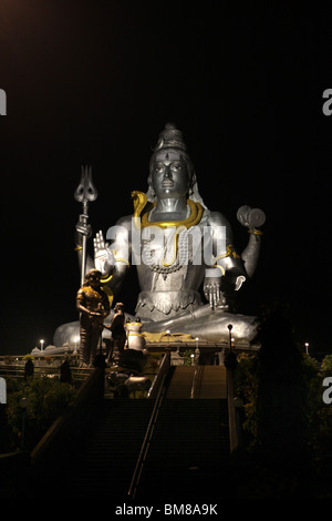 I mondi più grande statua del dio indù, Signore Shiva si trova in Murudeshwara o Murudeshwar in Karnataka, India. Foto Stock