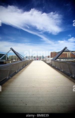 Ponte pedonale, chiamato Sean o Casey Bridge a Dublino Irlanda Foto Stock