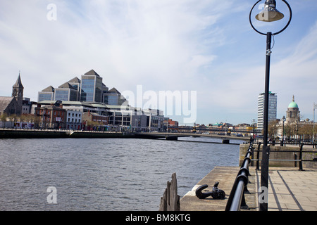 Il North Quays di Dublino che è casa di Irish Financial Services Centre comunemente noto come l'IFSC sulle rive del fiume Liffey in Irlanda. Foto Stock