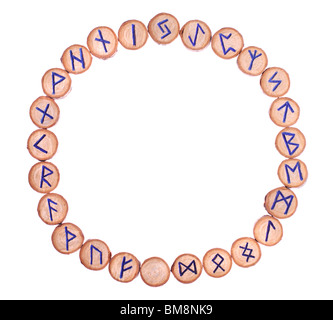 Rune isolati su sfondo bianco, impostare nel classico ordine alfabetico 'futhark' Foto Stock