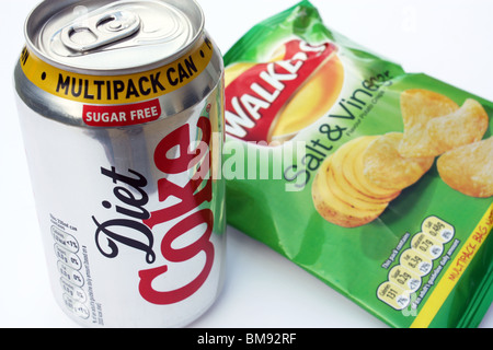 A ora di pranzo snack costituito da un sacchetto di patatine e una diet Coke Foto Stock