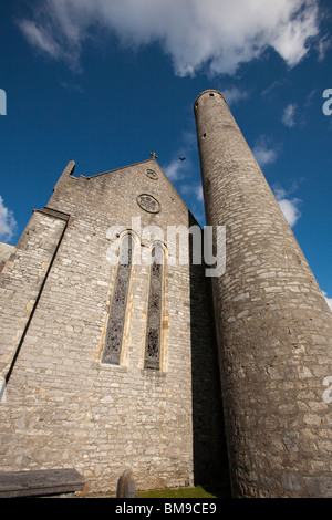 San Canice della Chiesa Cattedrale e la torre rotonda in Kilkenny, Irlanda Foto Stock