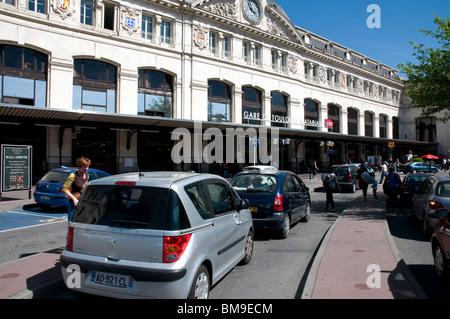 Gare Toulouse Matabiau - La facciata di Toulouse stazione ferroviaria centrale. I viaggiatori possono essere prelevati e riaccompagnati. Foto Stock