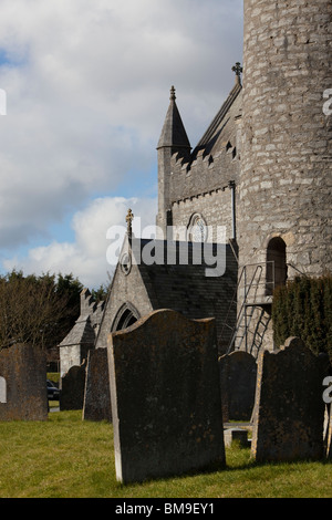 San Canice della Chiesa Cattedrale e la torre rotonda in Kilkenny, Irlanda Foto Stock