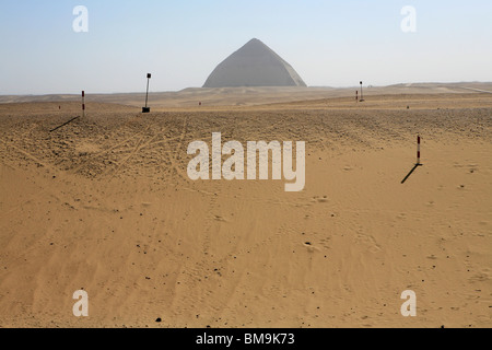 La Piramide piegata del faraone Sneferu (IV dinastia) a Dahshur, Egitto Foto Stock