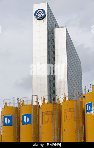 Thyssenhaus, sede regionale del tedesco produttore di acciaio ThyssenKrupp, Dusseldorf, Renania settentrionale-Vestfalia (Germania). Foto Stock