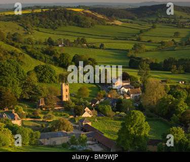 Luce della Sera su Corton Denham village & chiesa del Somerset- Dorset border Foto Stock