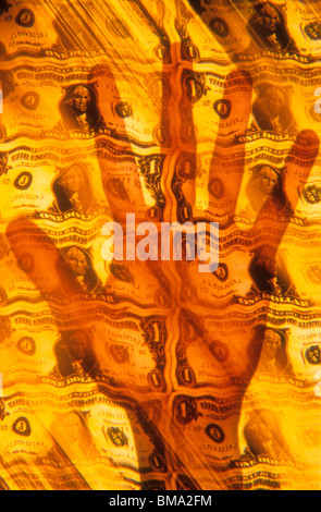 Presa delle mani per i dollari. Foto Stock