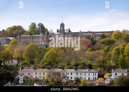Regno Unito, Inghilterra, Devon, Dartmouth, Britannia Royal Naval College sulla collina sopra il fiume Dart Foto Stock