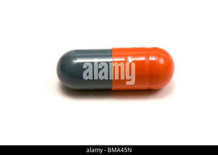 Una capsula isolati su sfondo bianco Foto Stock