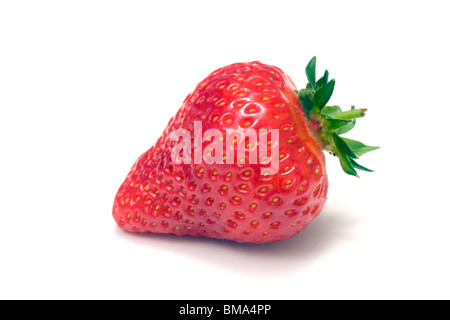 Una fragola isolato su bianco Foto Stock