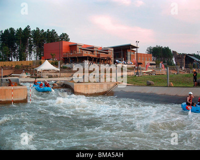 Gli Stati Uniti National Whitewater Center, situato sulle rive del fiume Catawba in Charlotte, N.C. Foto Stock