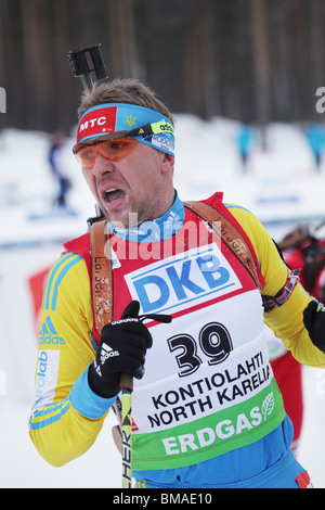 Olexander Bilanenko dell'Ucraina al fine di uomini 12.5km inseguimento IBU Coppa del Mondo di Biathlon Kontiolahti Finlandia 14 Marzo 2010 Foto Stock