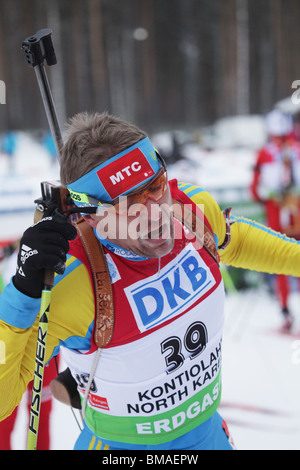 Olexander Bilanenko dell'Ucraina al fine di uomini 12.5km inseguimento IBU Coppa del Mondo di Biathlon Kontiolahti Finlandia 14 Marzo 2010 Foto Stock