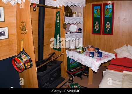 Rappresentazione dell'interno di un canal narrowboat, Portland Basin Museum, Ashton Under Lyne, Tameside, England, Regno Unito Foto Stock