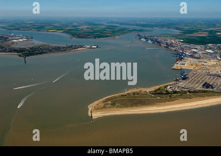 Il rifugio presso la foce del fiume Orwell, Felixstowe UK come si vede dall'aria Foto Stock