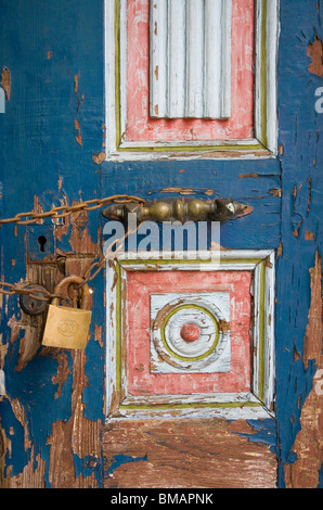 porta Padlocked Foto Stock