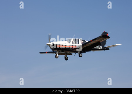SOCATA TB20 Trinidad G-JDEE su aeromobili approccio finale a terra alla Aviosuperficie Sandtoft Foto Stock
