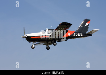 SOCATA TB20 Trinidad G-JDEE su aeromobili approccio finale a terra alla Aviosuperficie Sandtoft Foto Stock