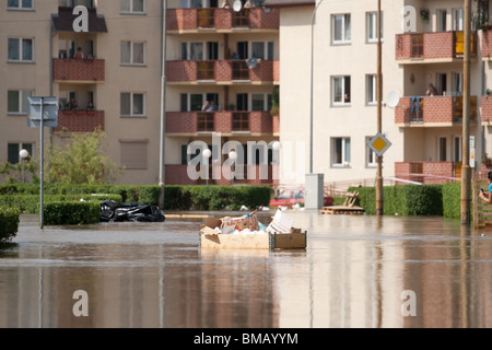 Alluvione di Wroclaw, Kozanow 2010, inondato street Foto Stock