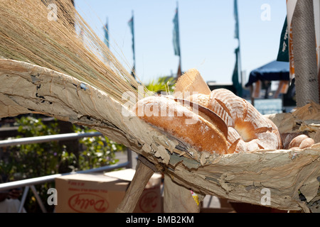 Chiudere l immagine del pane francese con sfondo sfocato durante la festa del pane in Port-Louis,Maurizio. Foto Stock