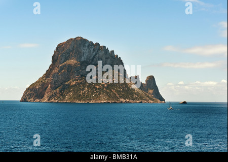 Le isole e le acque turchesi Es Vedra Cala d'Hort Ibiza spagna Foto Stock