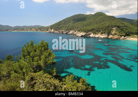 Cala de Sant Vicent sul nord est di Ibiza, Spagna Foto Stock