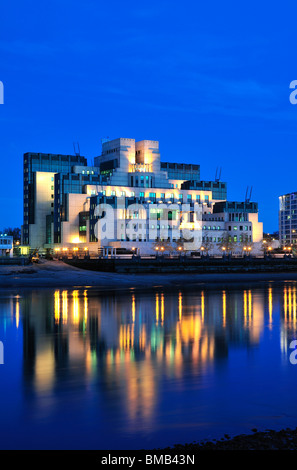 Secret Intelligence Service (SIS) MI6 Edificio, Vauxhall Cross, London, Regno Unito Foto Stock