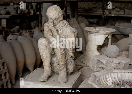 Corpo di Pompei calco originale abitante dopo la vulcanica erruption, Italia Foto Stock