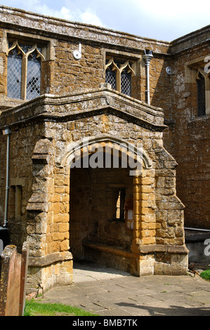 Il portico sud, Santa Maria Vergine Chiesa, Ilmington, Warwickshire, Inghilterra, Regno Unito Foto Stock