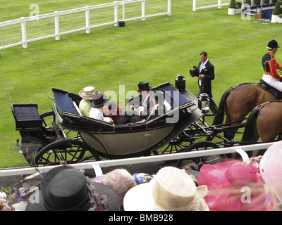 Royal Ascot pageant cerimonia,parte della stagione nel regno Unito,horse racing,tradizione,glamour bellezza top cappelli champagne turismo estivo Foto Stock